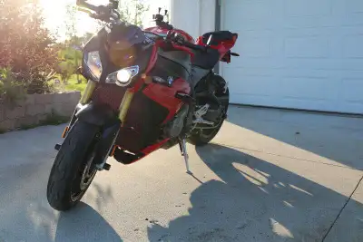 Selling my 2016 BMW S1000R Factory: 3 Riding modes - Rain, Road, Dynamic Different modes control the...