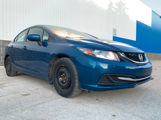 2014 Honda Civic LX Manual Sedan - Rebuilt Title in Cars & Trucks in Winnipeg - Image 3