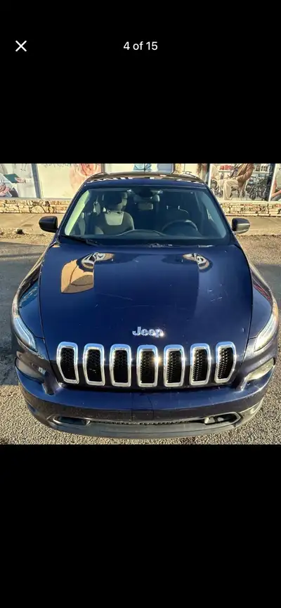 Cherokee 2.4 liters FWD Engine with 4 cylinder. Clean inside, Body has some dents and scratches as v...