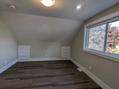 2 bed / 1 bath upper unit for rent