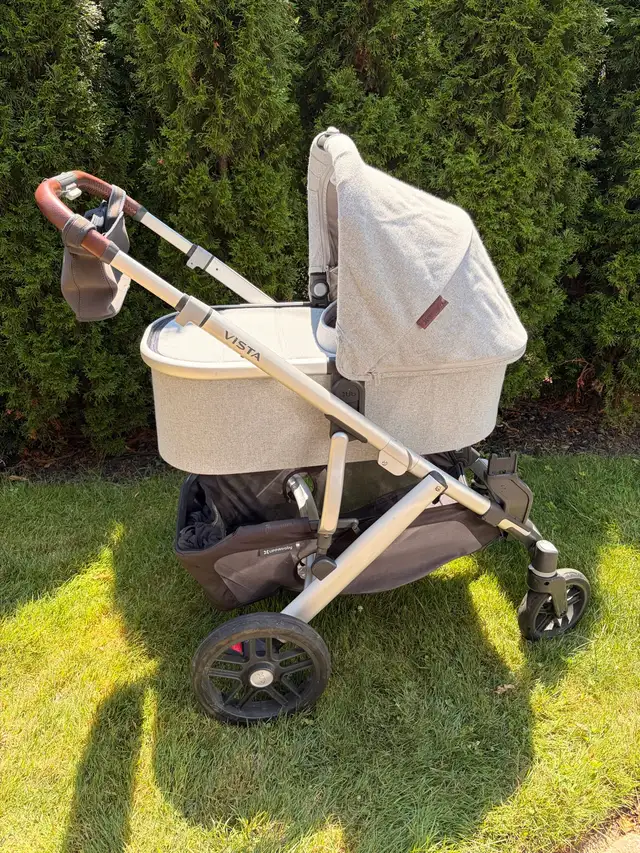 Uppababy Vista V2 Stroller & Bassinet + accessories in Strollers, Carriers & Car Seats in Hamilton - Image 11