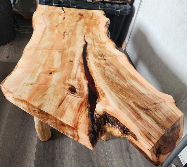 Maple live edge coffee table  in Coffee Tables in Regina - Image 2