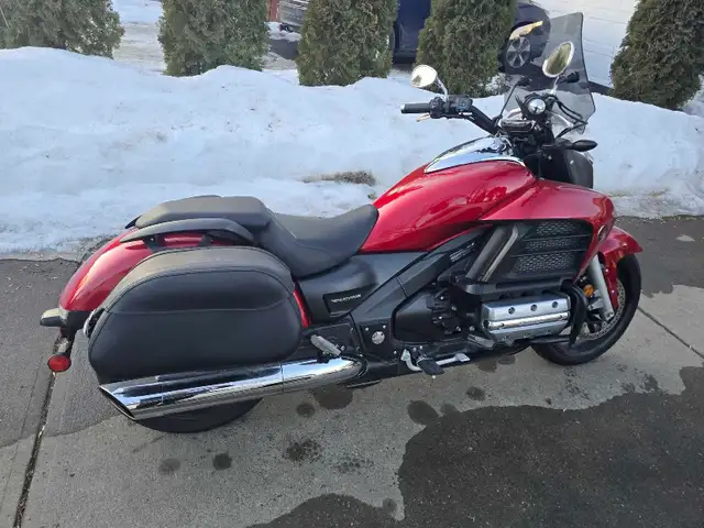 2014 honda goldwing valkyrie  in Touring in Edmonton - Image 3