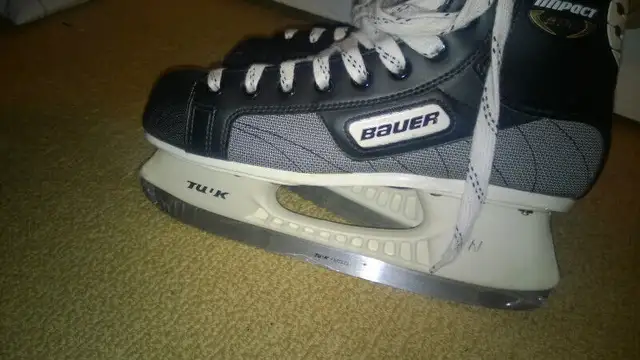 Bauer Impact 1000 SR Hockey Skates SIZE 9.5 US in Hockey in Mississauga / Peel Region - Image 8