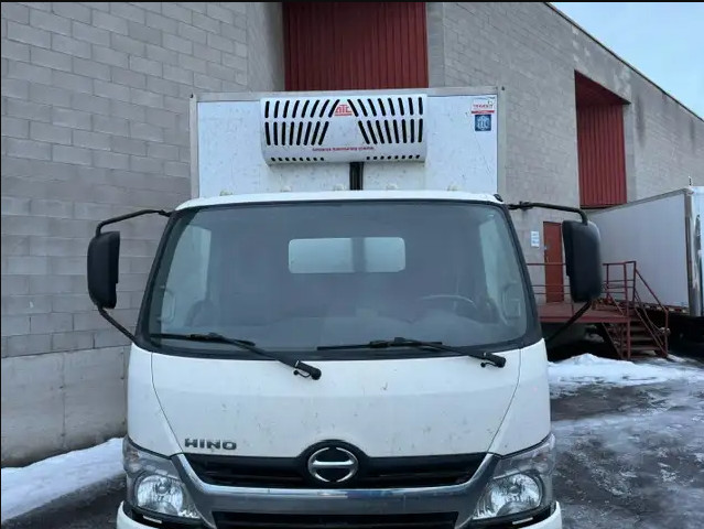 2017 HINO with REEFER For Sale (18 ft cabin) dans Camions lourds  à Ville de Montréal