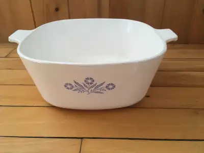 1 gros Corning Ware A-21 1 moyen Corning Ware 48 oz P 1 1/2-B 1 pyrex blanc rond 437 avec couvercle...