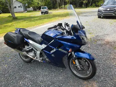2005 FJR 1300. 11600 km 902 8650 0505 New oil change Spark plugs Oil filter New tires Rear brake pad...