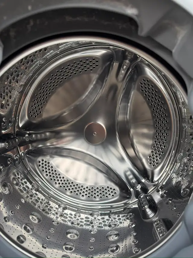24” LG WASHER & DRYER COMBO FRONT LOAD STAINLESS STEEL ALLINONE in Washers & Dryers in City of Toronto - Image 7