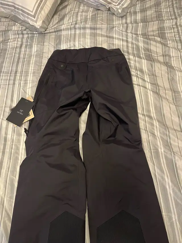 Arcteryx Sentinal insulated pant women’s size 4 short BNWT in Ski in Markham / York Region - Image 8