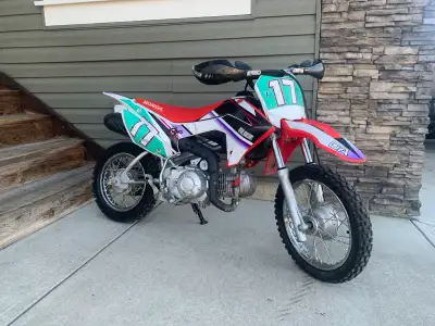 2013 Honda CRF110F in VG condition overall. Daughter has outgrown this excellent little bike. Used b...