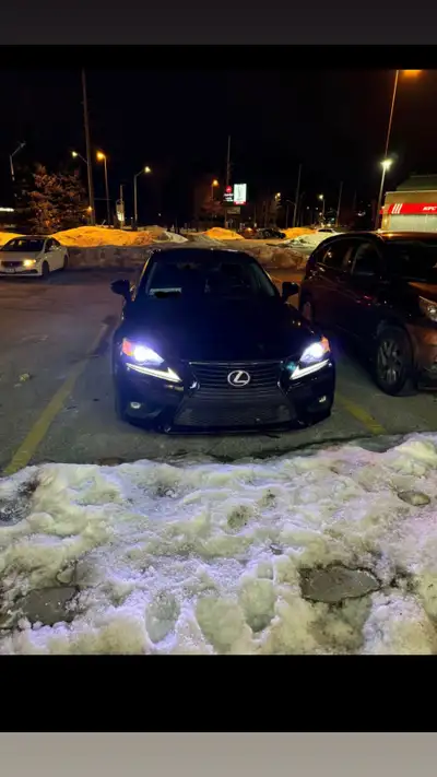 2015 LEXUS IS 250 AWD recently done / alignment rebuilt title cracked windshield / minor scratches a...