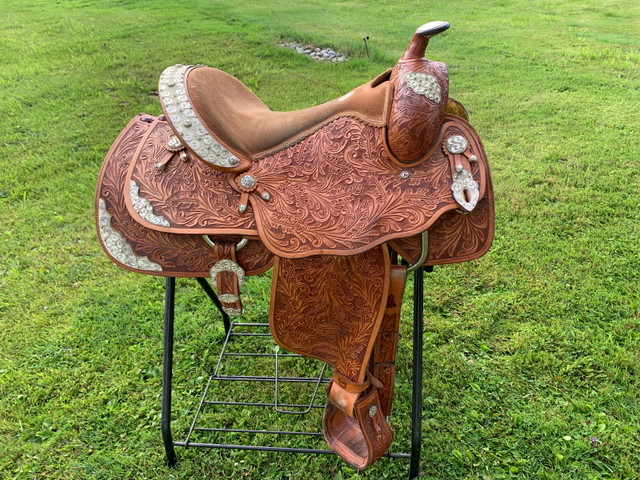 Alamo Equtation Saddle  in Equestrian & Livestock Accessories in North Bay - Image 2