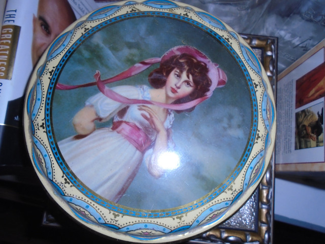 Vintage Tin with Pinky Girl $15. in Arts & Collectibles in Thunder Bay