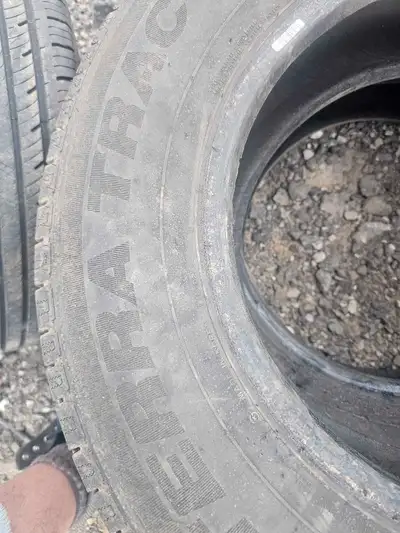 Pair of Hercules all season tires thread is 95% 403 7971904