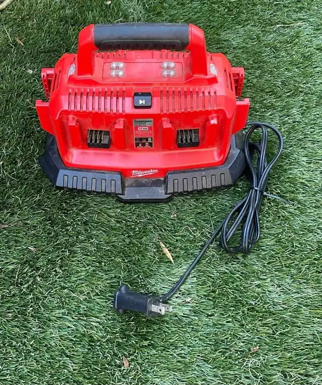 Milwaukee M18 6 Port Charger