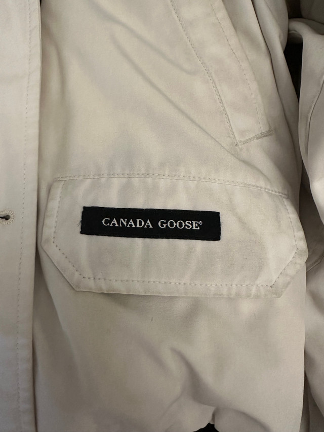 AUTHENTIC CANADA GOOSE CHILLIWACK BOMBER in Women's - Tops & Outerwear in Mississauga / Peel Region - Image 2