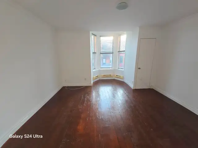 Spacious Duplex Apartment in Pointe-Saint-Charles in Long Term Rentals in City of Montréal - Image 10