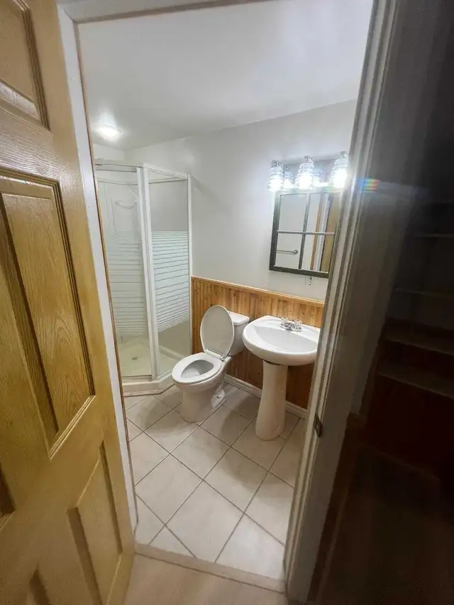 Spacious Basement For Rent in Long Term Rentals in Mississauga / Peel Region - Image 5