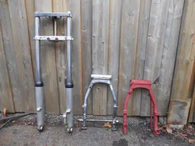 The wide glide forks came off a 1966 Shovelhead. No pitting or scratches on the tubes. This frontend...