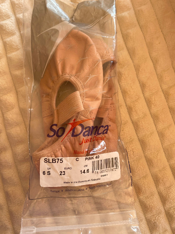 Ballet slippers size 6 toddler in Kids & Youth in Cape Breton