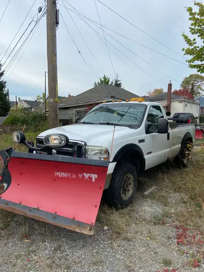 2006 Ford F 250 Super Duty XLT with damage to front passenger side. It comes with a Boss Super V XT...