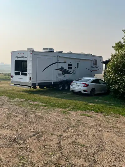 Very good good condition for the year 40ft Triple axle Spent almost all its life on a lake lot $1500...