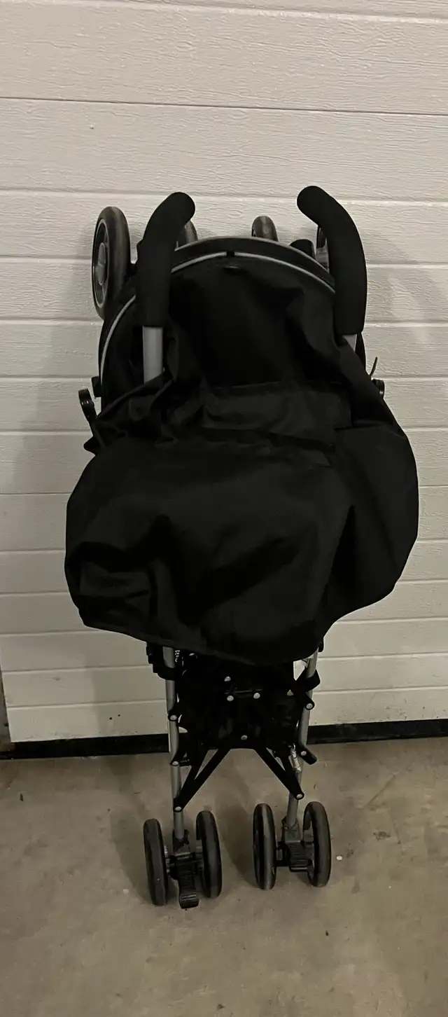 Evezo Umbrella Stroller in Strollers, Carriers & Car Seats in Kitchener / Waterloo - Image 5