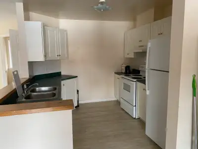 Furnished Ensuite Room, 8 Min to Algonquin – All-Inclusive + Par