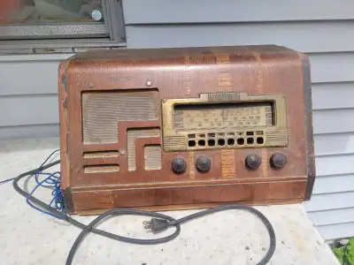 Poste radio ancien et il fonctionne