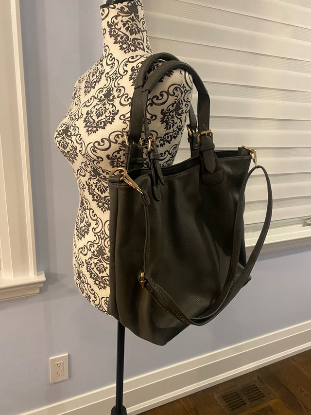 Grey Shoulder Bag  in Women's - Bags & Wallets in City of Toronto - Image 2