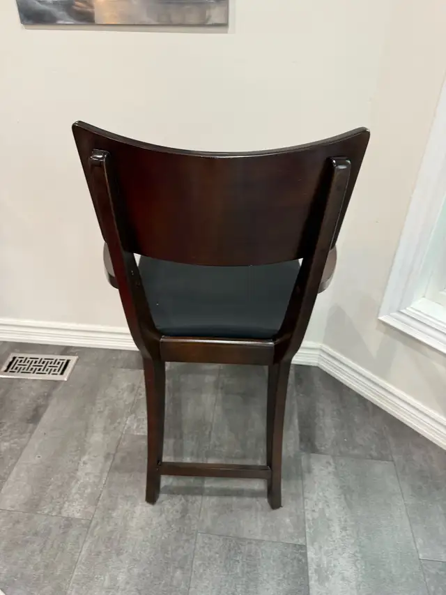 Glass top counter height kitchen table with 4 chairs in Dining Tables & Sets in Markham / York Region - Image 7