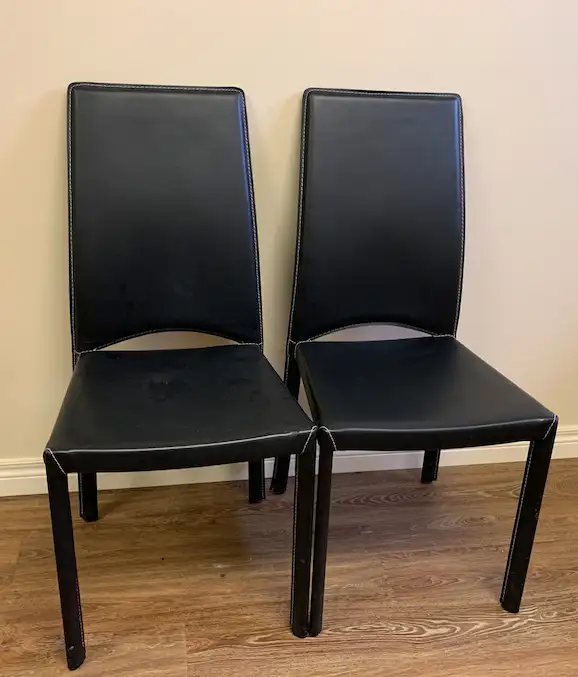 LEATHER CHAIR in Chairs & Recliners in Grand Bend - Image 2