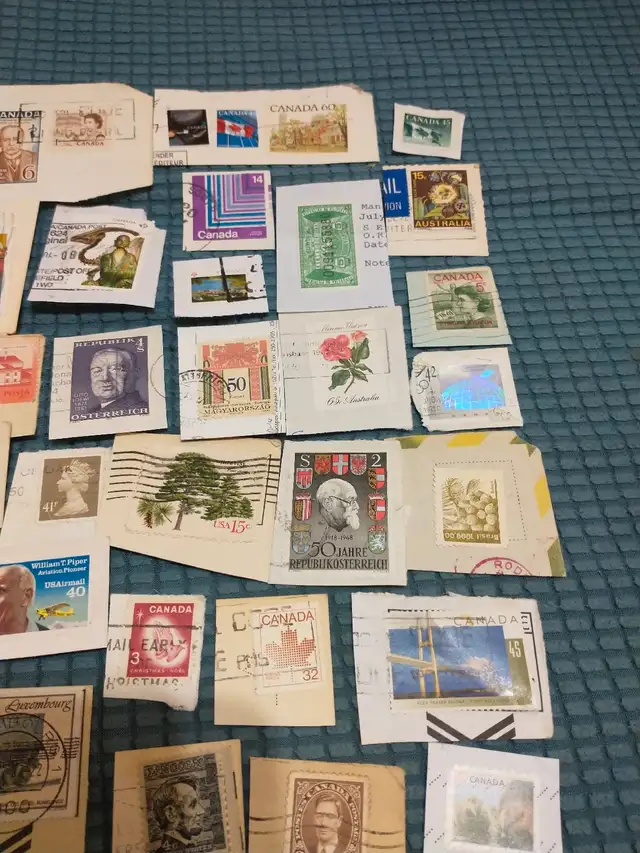 100 World stamps on paper, LOT #3 in Hobbies & Crafts in City of Toronto - Image 9