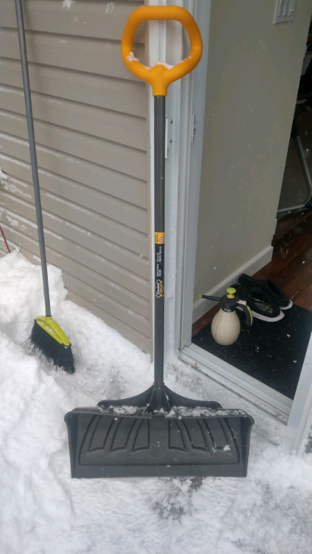 *New/Neuve*Garant Pro 24 Snow Shovel**Pelle à Neige Industriel** in Outdoor Tools & Storage in West Island - Image 3