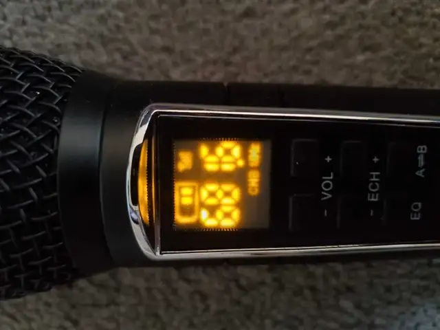 One Wireless Microphone in Pro Audio & Recording Equipment in Markham / York Region - Image 3