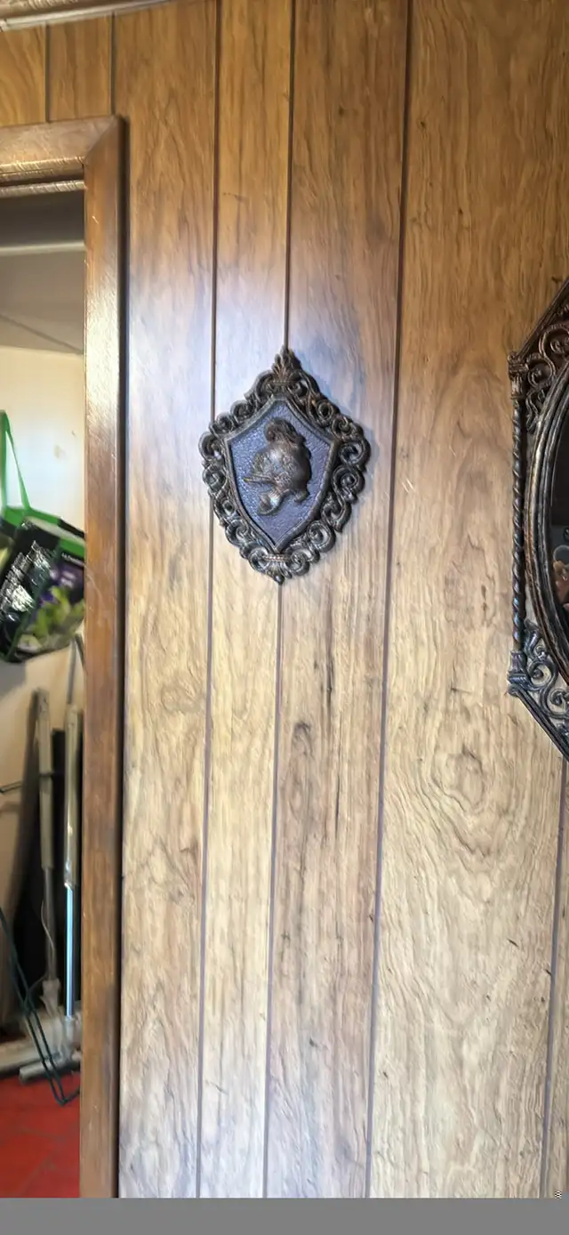 vintage mirror with roman wall hangings in Arts & Collectibles in City of Toronto - Image 4