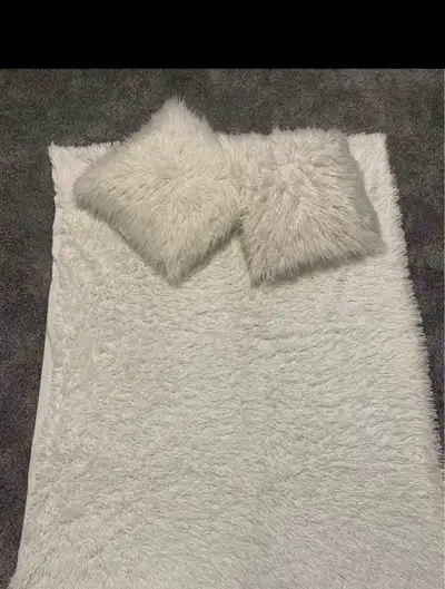 Decirative fleece bed cover and 3 cushions, View more