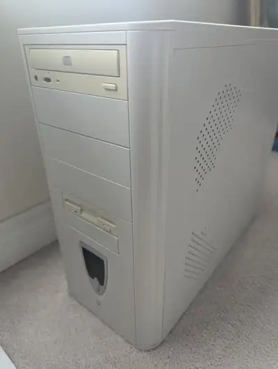 As Is Project computer, needs tlc Pentium iii -1Ghz Matrox G400 Max Gpu Sound Blaster Sound Card 3 s...