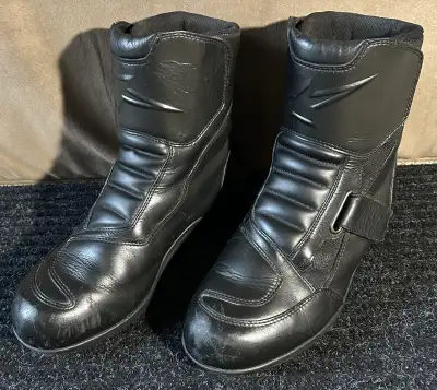 Items are in good condition, worn for a few months since new. They are US men’s size 8 (fits tight),...