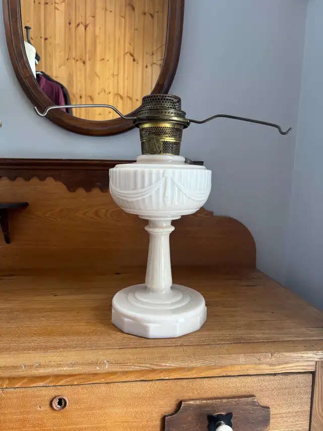 vintage oil lamp in Arts & Collectibles in Ottawa - Image 5