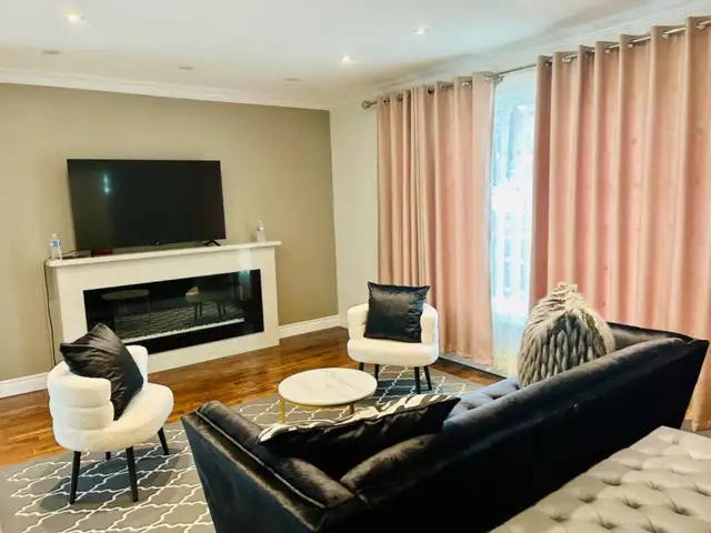 Single Bedroom with Private Bathroom near Don Mills STN.