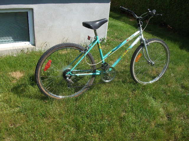 Vélo pour femme dans Randonnée, ville et hybrides  à Saint-Jean-sur-Richelieu