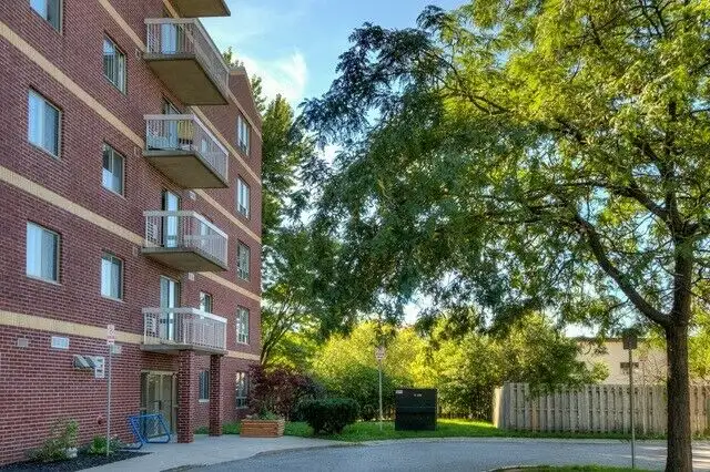 Student room walk 2min. to Fanshawe College, available now