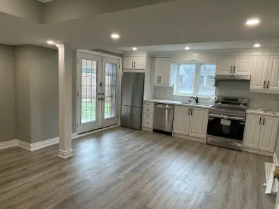 1+1 Bedroom Apartment with Backyard - Oakville (Dundas/6th)
