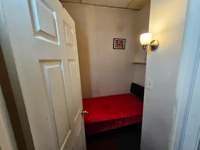 Available from June 1st Only for working female or female student. Monthly rent is $ 600 including u...