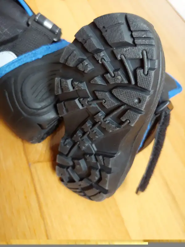 Children's Winter Snow Boots Size 5 Toddler Boy's Waterproof in Clothing - 5T in Oshawa / Durham Region - Image 4