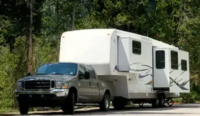 Entreposage intérieur à La Malbaie Idéal pour : Autos, Motos, Bateaux, Roulottes et VR, Machinerie l...