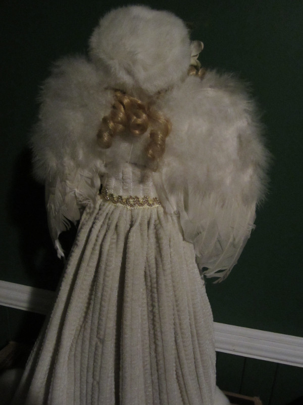 CHRISTMAS ANGEL in Holiday, Event & Seasonal in Hamilton - Image 2