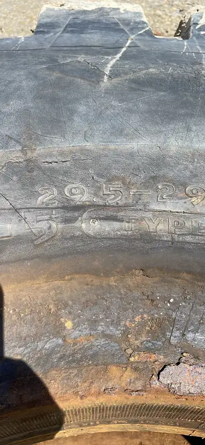Used tires 29.5-29 good year 2 tires 70% 2 tires 20% all good air and useable