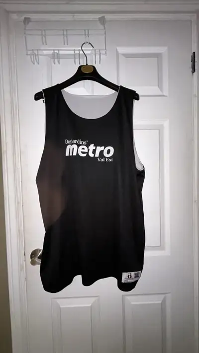 This is a reversible Metro jersey, showcasing a sleek design with a Desjardins' Metro Val Est logo,...